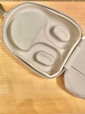 Silver / Light Beige Cream Hard Shell Case for Sony WH-1000XM5 Headphones